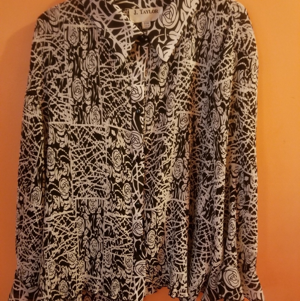 Black and White Shirt  by J. Taylor Size 22